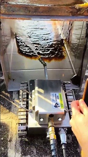 Pipe cleaning process with a robot