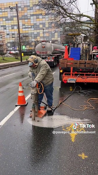 You gotta love a good asphalt core video 🎥: @everydayengineering #asphaltpaving #asphaltinspection #asphaltcorecutting #constructionfails #construction #engineering #engineeringlife