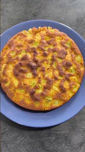 🍏 Ultra Moist Rhubarb & Apple Cake