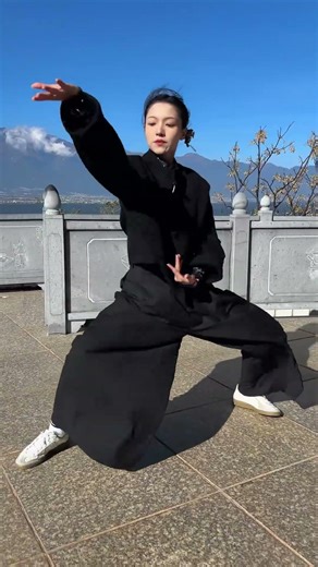 Abdomen relaxed and clean, Qi condensed into the bones