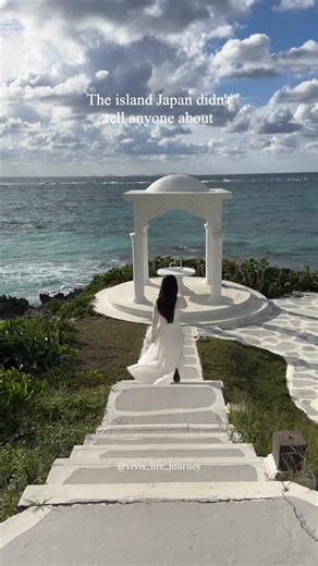 Vivi 🌸 on Instagram: "This is not Okinawa, it’s a secret island many travelers still don’t know. There’s a shade of blue called Yoron Blue, the kind you must see once in a lifetime.🌴 Crystal clear water like glass, quiet empty beaches, and a night sky bright enough to see the Milky Way. Time moves slower here. If you’re dreaming of an island escape away from crowds, save Yoron Island. ✨ Places to visit • Southern Cross Center： Right beside the tourism office. Small museum + obser