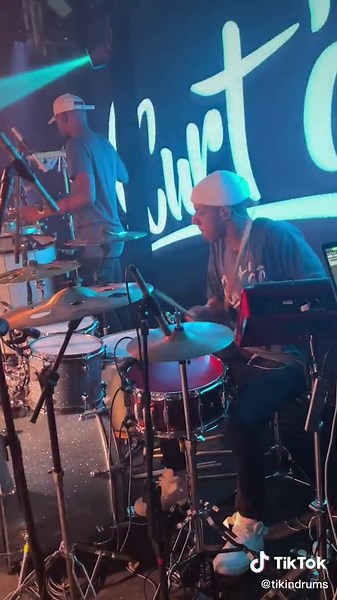 Live Pagode Performance Featuring Expert Drummer