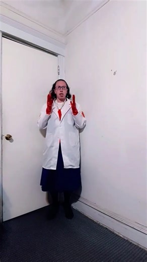 Ze Medic Is A Spy?! 😲👩‍⚕️🕵‍♀️ Uh, oh! #cosplay #tf2medic #teamfortress2 #gaming #reaction.