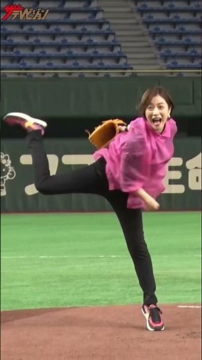 石原さとみ、ショートヘアにイメチェンで始球式! はしゃぐ姿に注目 「サントリードリームマッチ2021」#Shorts