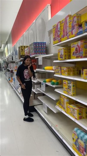 We found the Giant banana squishy!! #squishy
