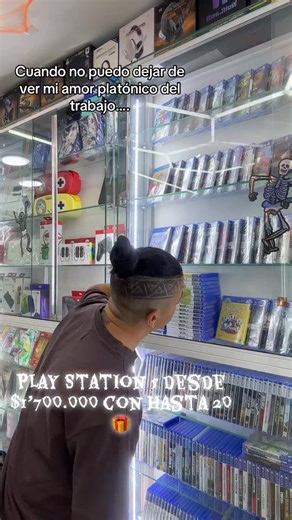 🎮💥 ¡Sí, lo leíste bien gamer! En @gamestopmedellin2 el PlayStation 5 está desde $1’700.000 🤯 y lo mejor… ¡con hasta 20 obsequios incluidos! 🎁🔥 👾 Juegos físicos, accesorios, combos sorpresa y más — todo listo para que vivas la verdadera experiencia gamer. Además, puedes pagarlo de contado o a crédito, con envíos ultra seguros a todo el país y atención personalizada por videollamada. 📦💬 No te quedes sin el tuyo ⚡ Escríbenos ya a @gamestopmedellin2 y equipa tu consola como un pro 🎮✨ #GameS