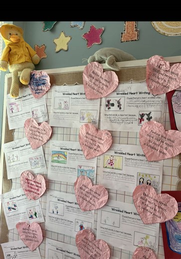 10/10 recommend hanging up your students projects to make your classroom more festive !!! bonus: my students LOVE seeing their work displayed & feel like they have participated in decorating our classroom for valentines day! 🥰✨💌 #teachersoftiktok #fyp #elementaryteacher #classroomvalentines #classroomideas
