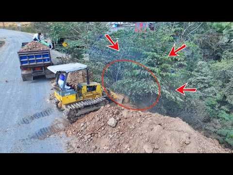 New Project!! KOMATSU D20 Mini Dozer & 5-Ton Truck Clearing Land and Filling Pond