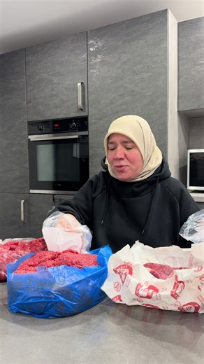 Was meint ihr wieviel habe ich für das Fleisch bezahlt 🥩 ? #elifooooo #nasanadana #fy #fleisch #ramadan