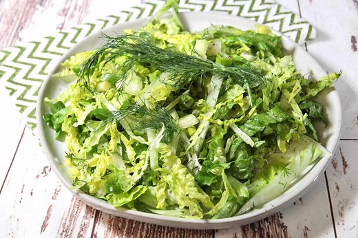 10 Types of Lettuce (And Other Leafy Salad Greens) You Should Know