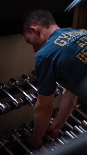 Valentin Ruffier on Instagram: "Tu crois que le jeûne de 24 h, c’est dangereux ou réservé aux extrêmes ? Faux 👇 Commente “FAST” et je t’expliquerai comment utiliser le jeûne de 24 h intelligemment, sans flinguer ton énergie ni ta masse musculaire. 👉 Le jeûne de 24 h peut être un outil puissant, s’il est bien utilisé, car il permet de : • Améliorer la sensibilité à l’insuline 🧠 • Relancer la lipolyse et la combustion des graisses 🔥 • Alléger la digestion et améliorer la clarté mentale ⚡ • Rep