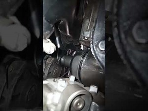 landRover freelander 2 oil filter removal location