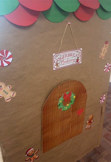 Turned my work cubicle into a gingerbread house 😍❤️ #fyp #fyppppppppppppppppppppppp #trendingvideo #viral #christmastiktok #christmastok🎄 #trini_tiktoks