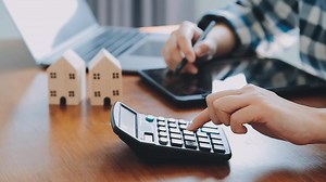 Download Signing home sales and insurance contracts with real estate agents, signing contracts to know the terms of buying and selling homes and real estate, contract signing ideas. for free