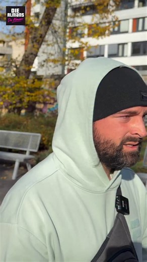 Impfschäden der CORONAIMPFUNG ? 💉🥴 Wir diskutieren über COVID-19-Impfungen, Chargennummern und mögliche Nebenwirkungen. Wir empfehlen die Website howbadismybatch.com, um Chargen zu überprüfen. Habt ihr Bekannte die Impfschäden davon getragen haben ? #COVID19 #Impfung #Gesundheit #Aufklärung #Impfstoff | Almans Podcast