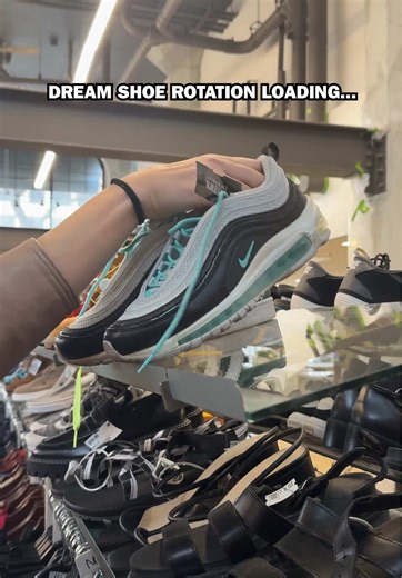 The ultimate cure to seasonal depression: colorful shoes from Uptown. 👠🤩