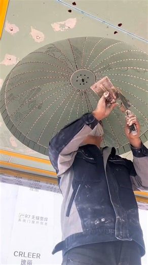 #Painter Skimming and leveling, installing mesh on a spherical dome, feeling a bit dizzy! #ConstructionTechniques #OnSiteFootage | Paneles drywall