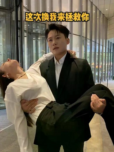 挑战一米九闺蜜成为爽剧大女主#姐姐下车杀你学废了吗 #乘风2023同款座驾 #乘风ktv之姐姐pk | 小马只有一米九