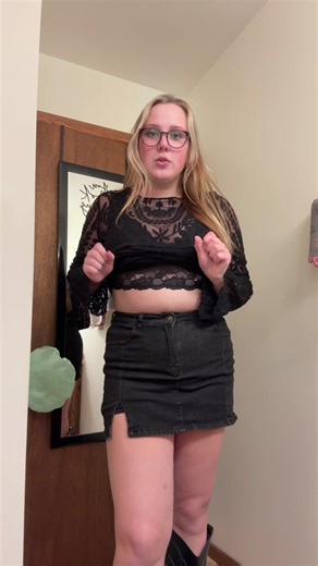 Cute lace bralette for layering! 😍🖤