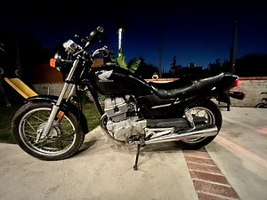 Another nighthawk going to the cafe (2004 cb250)