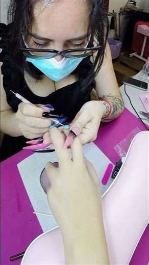 ⬆️Simpsons nails💅🏻