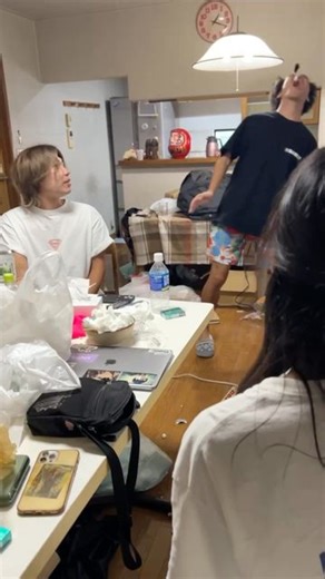 設定せぶん | トドの貴重な餌やり動画 おでんくんver #捕鯨 #トドのおでんくん #水族館関係者からの連絡お待ちしております #shorts #設定せぶん #友情より性欲 | Instagram