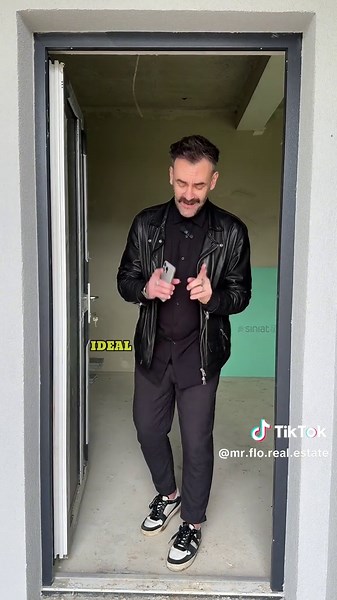 Casă modernă într-un duplex în Bucovăț – 105.000 € COMISION 0% | Direct de la proprietar 🔹 LA CHEIE 🔹 Suprafața totală: 272 mp 🔹 Suprafață utilă: 78 mp 🔹 Terasă exterioară: 13 mp 🔹 2 dormitoare 2 băi moderne 🔹 Living cu dining și bucătărie open space 🔹 Casă pe parter, ideală pentru familii sau cupluri 🔹 Încălzire în pardoseală, eficiență energetică clasa B 🔹 2 locuri de parcare incluse 🔹 Grădină ✨ Se predă finisată cu materiale de calitate: ✅ Geamuri tripan (7 camere) ✅ Parchet, gresie