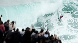 Portugal : Nazaré se prépare à l’arrivée de vagues géantes pouvant atteindre 20 mètres