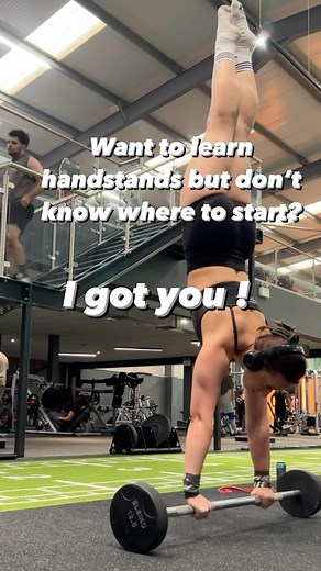 Laura Cross | calisthenics on Instagram: "Workout in description below ⬇️ Warm up : 🔴 Warm up for 15 mins before every session Shoulder rotations: 3x20 Wrist circles: 3x15 Straight arm wrist stretch: 3x10 Pike holds: 3x15s Deadhangs: 2x20 seconds Monday - 🤸🏼‍♀️ Elevated pike hold: 3x30 seconds Stomach to wall holds: 3x30s Pike push ups: 3x6-8 Kick ups (against the wall): 2x10 Wednesday - 🤸🏻‍♂️ Wall handstand hold (back to wall) 3x20 seconds Kick ups: 3x6-8 Elevated pike holds: 3x30s Frog st