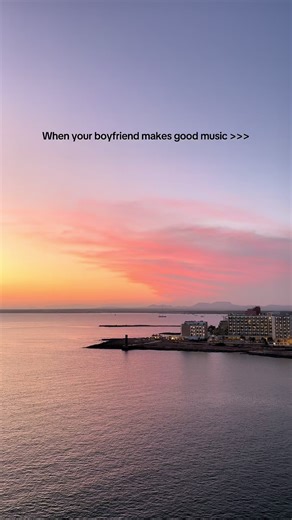 Obsessed with this beat by my boyfriend @hublots @lifesampled. Can’t wait for the song to be out 🎶 #summer #music #boyfriend