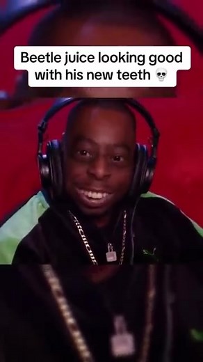 Beetlejuice gets new teeth#fypシ #fyp #viral #funnymoments #tiktokclips #comedian #tiktoker #tiktok #funnyclips #clips #podcast #beetlejuice #tiktok