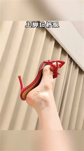 简约时尚易搭配高跟鞋#穿搭 #高跟鞋 #美鞋控 #秋冬穿搭 #高跟鞋穿搭