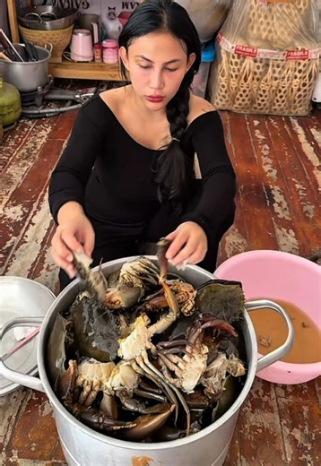 Menu Lestoran Seafood: Kepiting Garlic Butter 8kg & Cumi Crispy