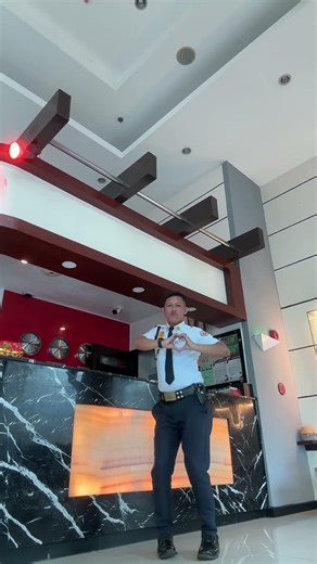 Smooth dance #jasonlapuz #funny #thedancingsecurityguard