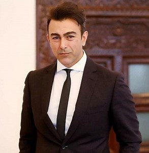 Shaan Shahid Height, Weight, Age, Affairs, Wife, Family, Biography & More » StarsUnfolded