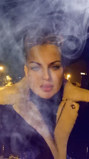 Olivie Žižková - official on Instagram: "Dnes je taková mlha,že...🤔 #oliviezizkova #oliviežižková #herecka #komedie #komik #srandicky #humor #fory #vtipy #hlasky"