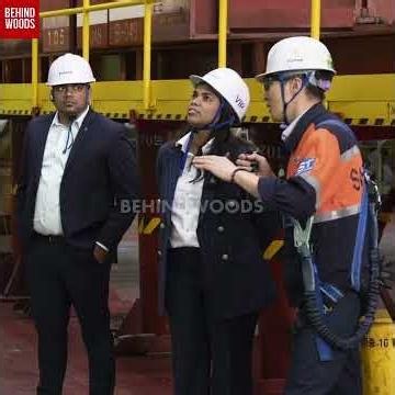 கோட் சூட்-டோடு தென் கொரியாவில் TN அமைச்சர்..!