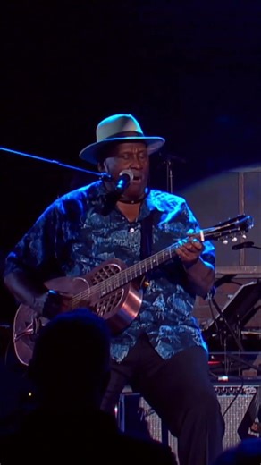 Taj Mahal with "Cake Walk Into Town" from Skyville Live