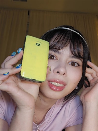 Decoré el teléfono de mi hermana super cute y aesthetic, claramente 🥲 . . . #hermanas #broma