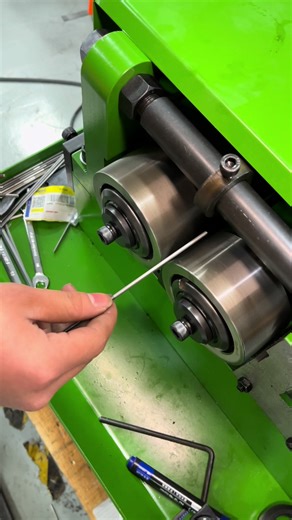 3T thread rolling machine #foryou #threadrollingmachine #mould #automatic #threadrollingdie #threadrod #foryou #automaticfeeder #knurling #manfacturing #foryou #ScrewMachine #rollingoil #threadrollingdies #foryou #threadrod #foryou