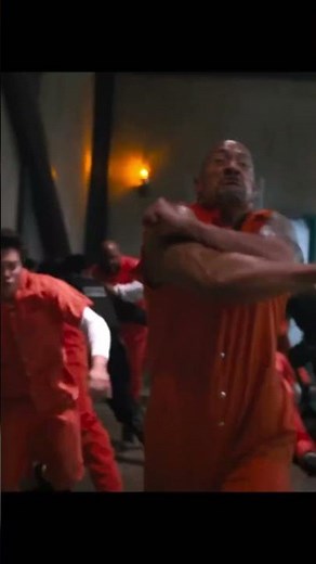 Red Notice 2️⃣ – The Rock & Ryan Reynolds Epic Escape Scene! 🔥 #shorts #rednotice #actionmovies