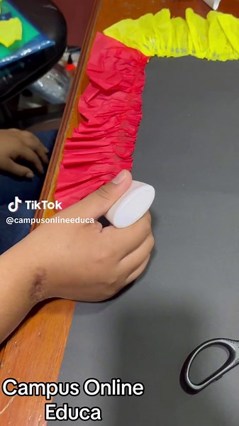 Cómo Decorar Carteles con Papel Crepé