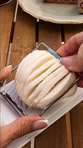How to slice cheese evenly — watch this🥚 #foodasmr #kitchenhacks