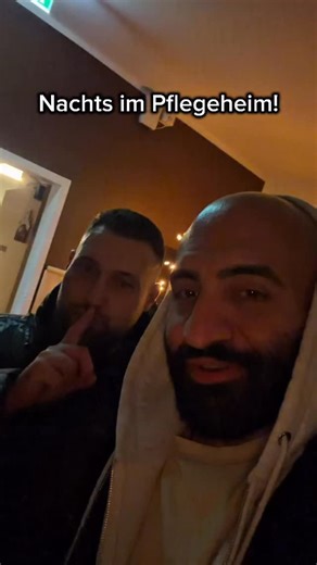 Rashid Hamid - CEO von Pflege Smile on Instagram: "Der Wahnsinn mit Heiko geht in der neuen Einrichtung weiter! #altenpflege #pflegeheim #freunde #nachts #bestefreunde #herzensmensch #glücklich #besuch #lieblingsmensch #glück"