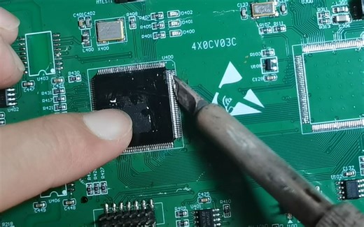 PCB144引脚ARM芯片焊接，怎么处理引脚之间的连锡？