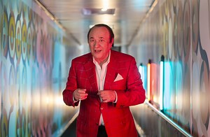 Újraforgatták Korda György Reptér című dalának klipjét, a 40 éves slágert a Liszt Ferenc Repülőtéren vették fel | BudaPestkörnyéke.hu