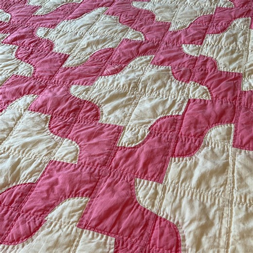 Vintage Drunkards Path Quilt | Pink & White Patchwork | Hand Quilted | 63.5" X 84" - Etsy
