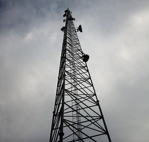 [Hot Item] Durable Galvanized Steel Towers for Mobile Telecom Applications
