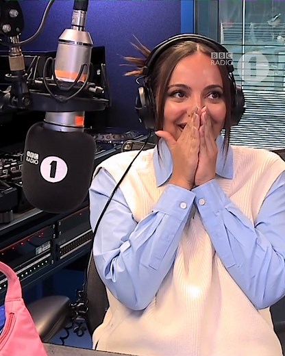 "If Jordan North can do radio, then anyone can really" 🤭 Vick and Jordan get Jade from Little Mix to prank call Clara Amfo in a game of 'I've Got A Problem' and the results are savage. | BBC Radio 1