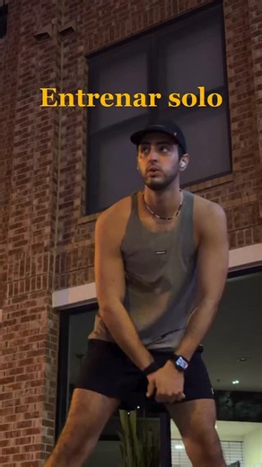 Diego Calzada on Instagram: "Entrenar solo te hace crecer #deporte #running"